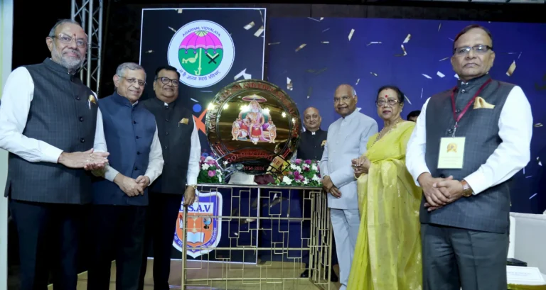 Honourable Former President of India, Shri Ram Nath Kovindji, and Shri S. Gurumurthy, Editor of Thuglak, join distinguished guests and trustees at ARET’s Golden Jubilee celebration