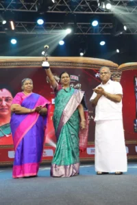 Dr. P.C. Duraisamy, Founder of Sakthi Masala, and Dr. Santhi Duraisamy, Director, presenting an award to Premalatha Vijayakanth at the SuyaSakthi Virudhugal – Homepreneur Awards 2025.
